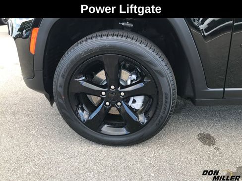 New 2025 Jeep Grand Cherokee Limited w/ Black Appearance Package image 9