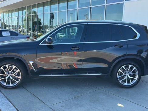 Used 2025 BMW X5 sDrive40i w/ Climate Comfort Package image 3