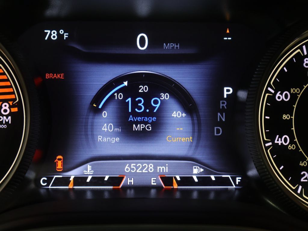 Used 2022 Jeep Cherokee Trailhawk AWD/4WD image 40