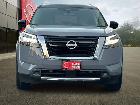New 2025 Nissan Pathfinder Platinum image 11