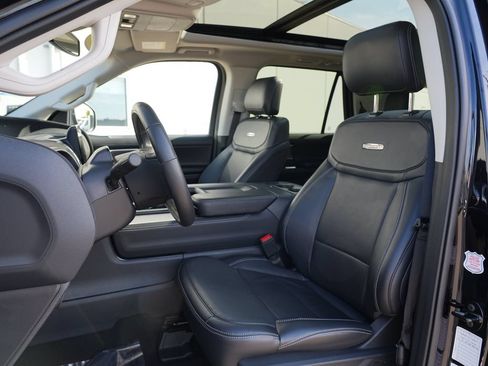 Used 2025 Ford Expedition Platinum AWD/4WD image 12