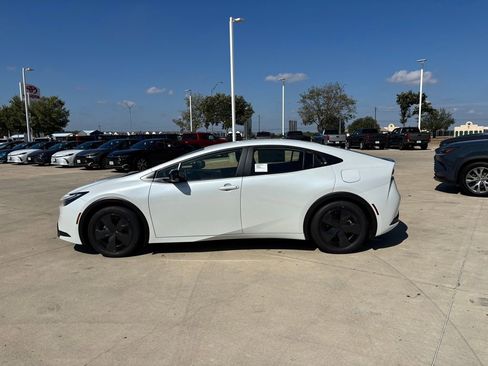 New 2026 Toyota Prius Plug-In Hybrid image 4