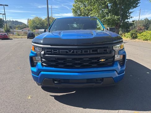 Used 2023 Chevrolet Silverado 1500 Custom image 2