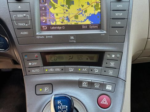 Used 2014 Toyota Prius Five FWD image 16