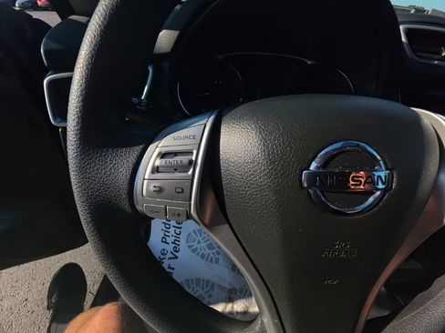 Used 2015 Nissan Rogue SV w/ SV Moonroof Package AWD/4WD image 18