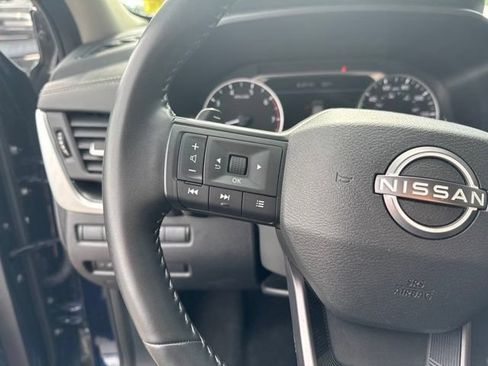 Used 2025 Nissan Rogue SV AWD/4WD image 12