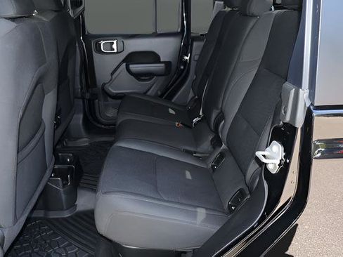 Used 2023 Jeep Gladiator Sport image 14