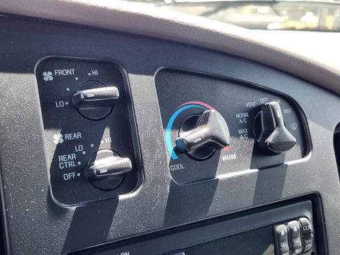 Used 2000 Ford E-350 and Econoline 350 Club Wagon image 23