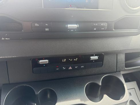 Used 2022 Mercedes-Benz Sprinter 1500 image 10