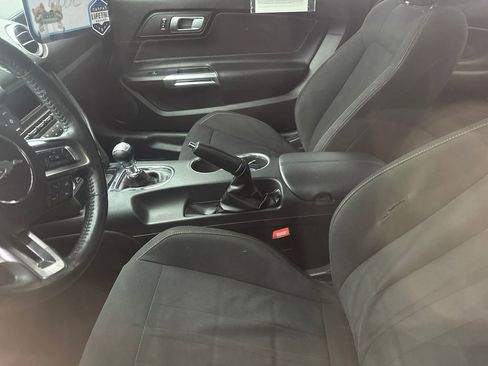 Used 2018 Ford Mustang Coupe RWD image 7
