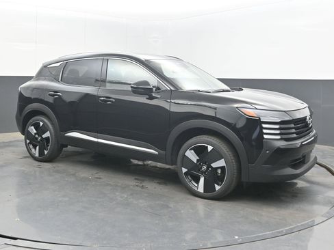 Used 2025 Nissan Kicks SR image 2