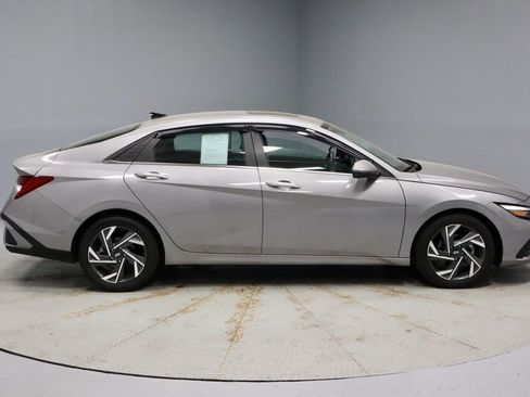 Certified 2025 Hyundai Elantra Limited w/ Cargo Package image 7