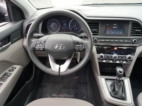 Used 2020 Hyundai Elantra SE FWD image 20