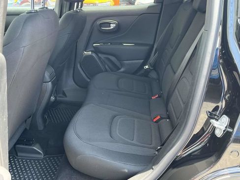 Used 2022 Jeep Renegade Latitude w/ Convenience Group AWD/4WD image 15