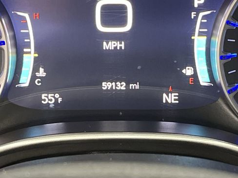 Used 2023 Chrysler Pacifica Touring-L image 15