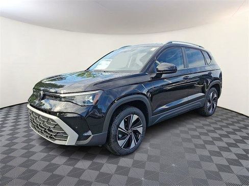 New 2025 Volkswagen Taos SE image 1