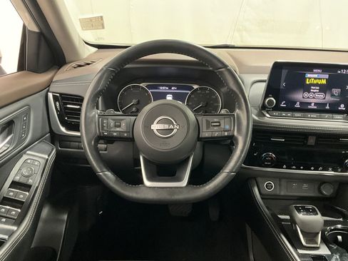 Used 2023 Nissan Rogue SL AWD/4WD image 6