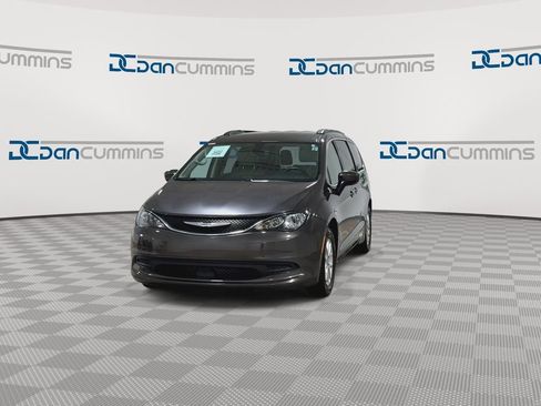 Used 2021 Chrysler Voyager Lxi FWD image 4