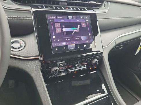 New 2026 Jeep Grand Cherokee L 4WD image 17