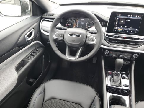 New 2026 Jeep Compass Latitude image 12