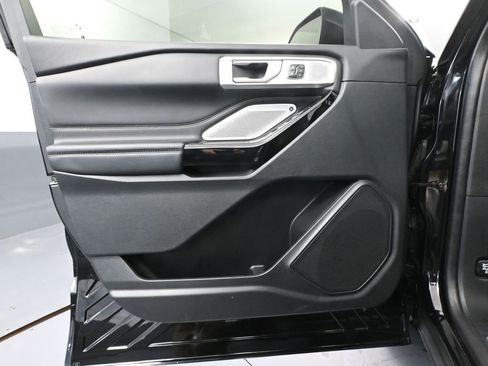 Used 2023 Ford Explorer Platinum w/ Technology Package AWD/4WD image 19