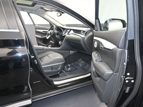 Used 2019 INFINITI QX50 Essential w/ Premium Heat Package AWD/4WD image 12