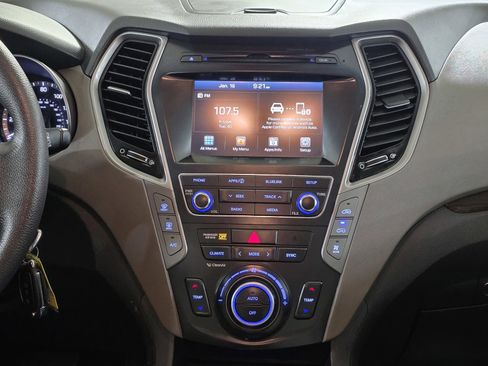 Used 2017 Hyundai Santa Fe SE image 25