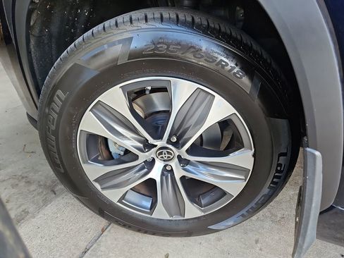 Used 2023 Toyota Highlander XLE image 41