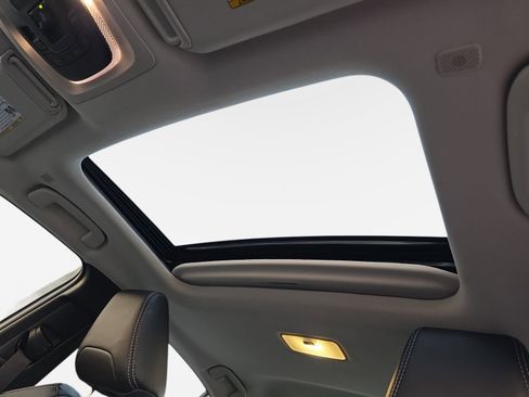 Used 2025 Toyota Corolla XLE image 28