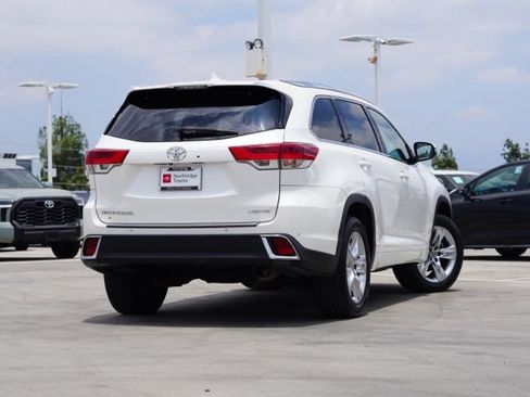 Used 2017 Toyota Highlander Limited w/ Carpet Mat Package FWD image 7