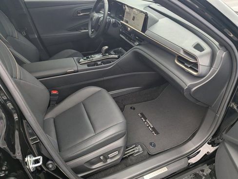 Used 2025 Toyota Crown Signia AWD/4WD image 12
