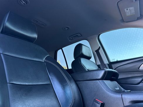 Used 2021 Chevrolet Traverse Premier image 22