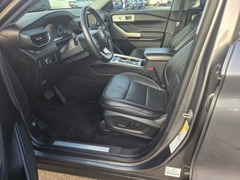 Used 2023 Ford Explorer Limited image 7