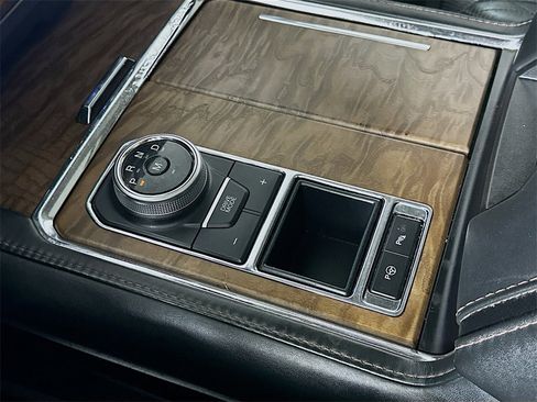 Used 2020 Ford Expedition Platinum image 16