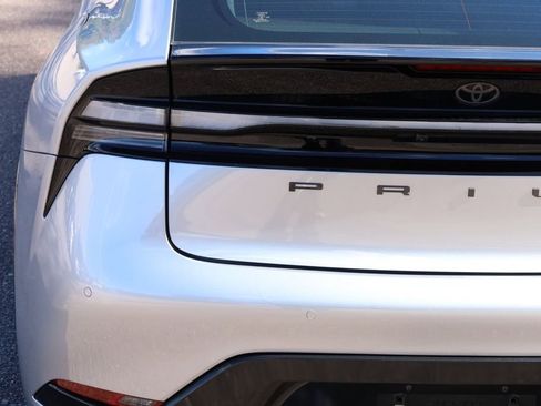 New 2026 Toyota Prius Plug-In Hybrid FWD image 17