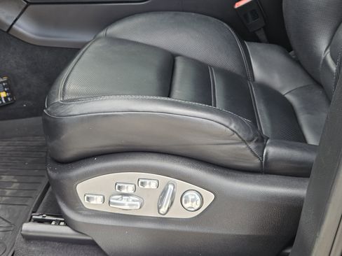 Used 2017 Porsche Macan Turbo AWD/4WD image 23