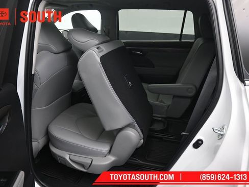 Used 2023 Toyota Highlander Limited w/ Protection Package #3 (TMS) AWD/4WD image 32