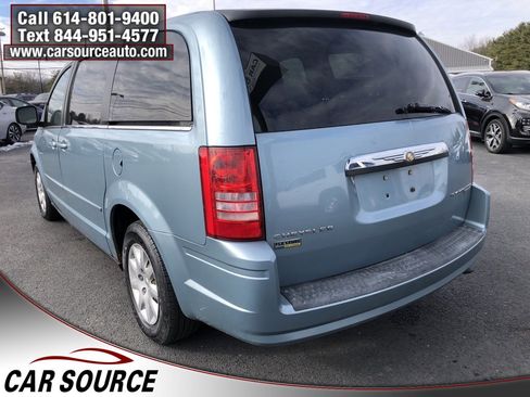 Used 2009 Chrysler Town & Country LX image 8