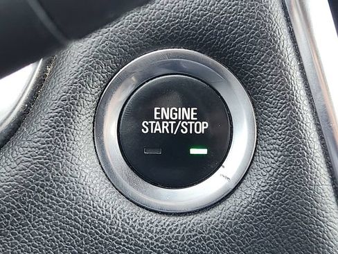 Used 2022 Chevrolet Traverse RS FWD image 22