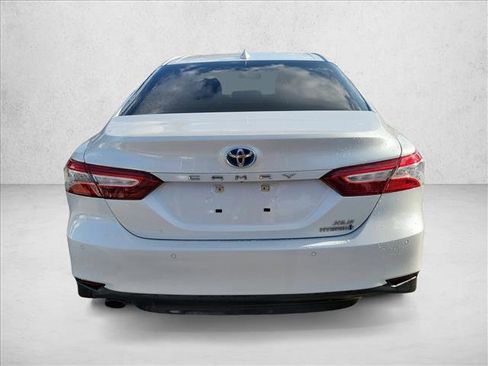 Used 2019 Toyota Camry XLE image 6