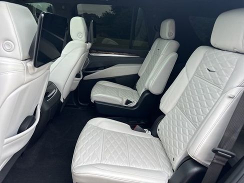 Used 2025 Cadillac Escalade Sport Platinum w/ LPO, Floor Liner Package AWD/4WD image 19
