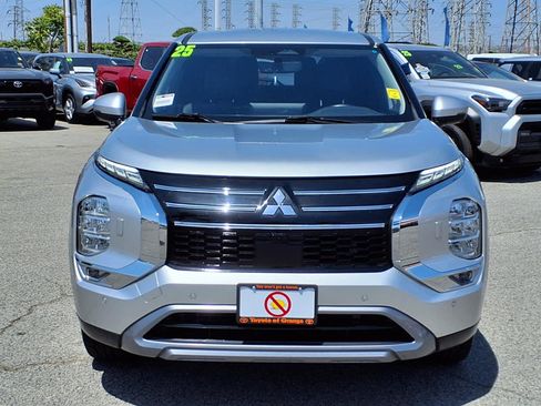 Used 2025 Mitsubishi Outlander AWD image 2