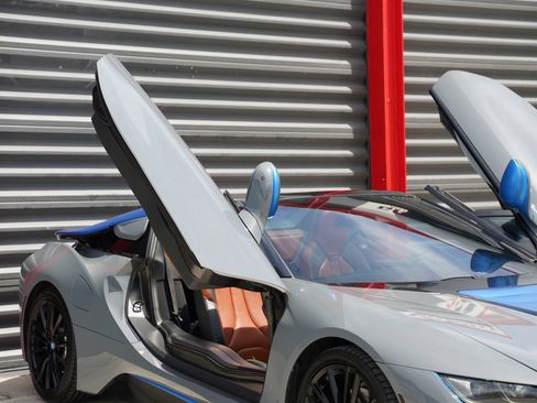 Used 2019 BMW i8 Roadster AWD/4WD image 10
