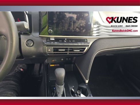 Used 2025 Toyota Camry SE image 17