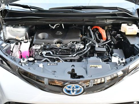 Used 2025 Toyota Sienna XSE image 74