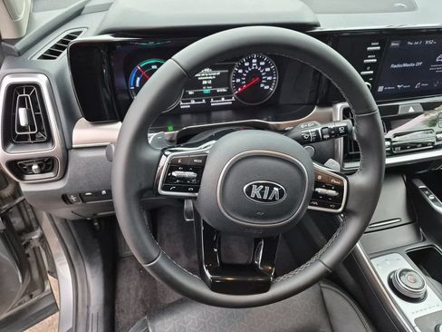 Used 2021 Kia Sorento S FWD image 11