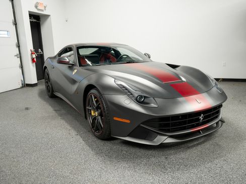 Used 2014 Ferrari F12 Berlinetta RWD image 3