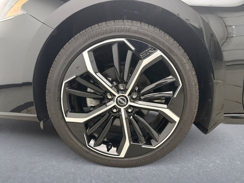 Used 2025 Nissan Altima 2.5 SR w/ SR Premium Package FWD image 24
