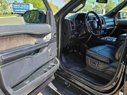 Used 2021 Ford Expedition Limited image 12