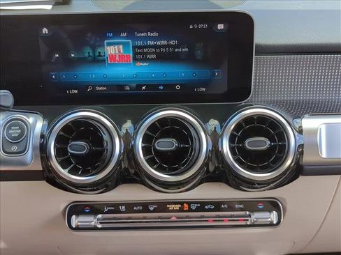Used 2021 Mercedes-Benz GLB 250 4MATIC image 14
